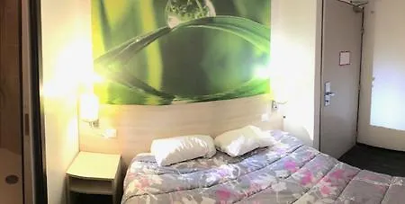 Paradise Hotel *